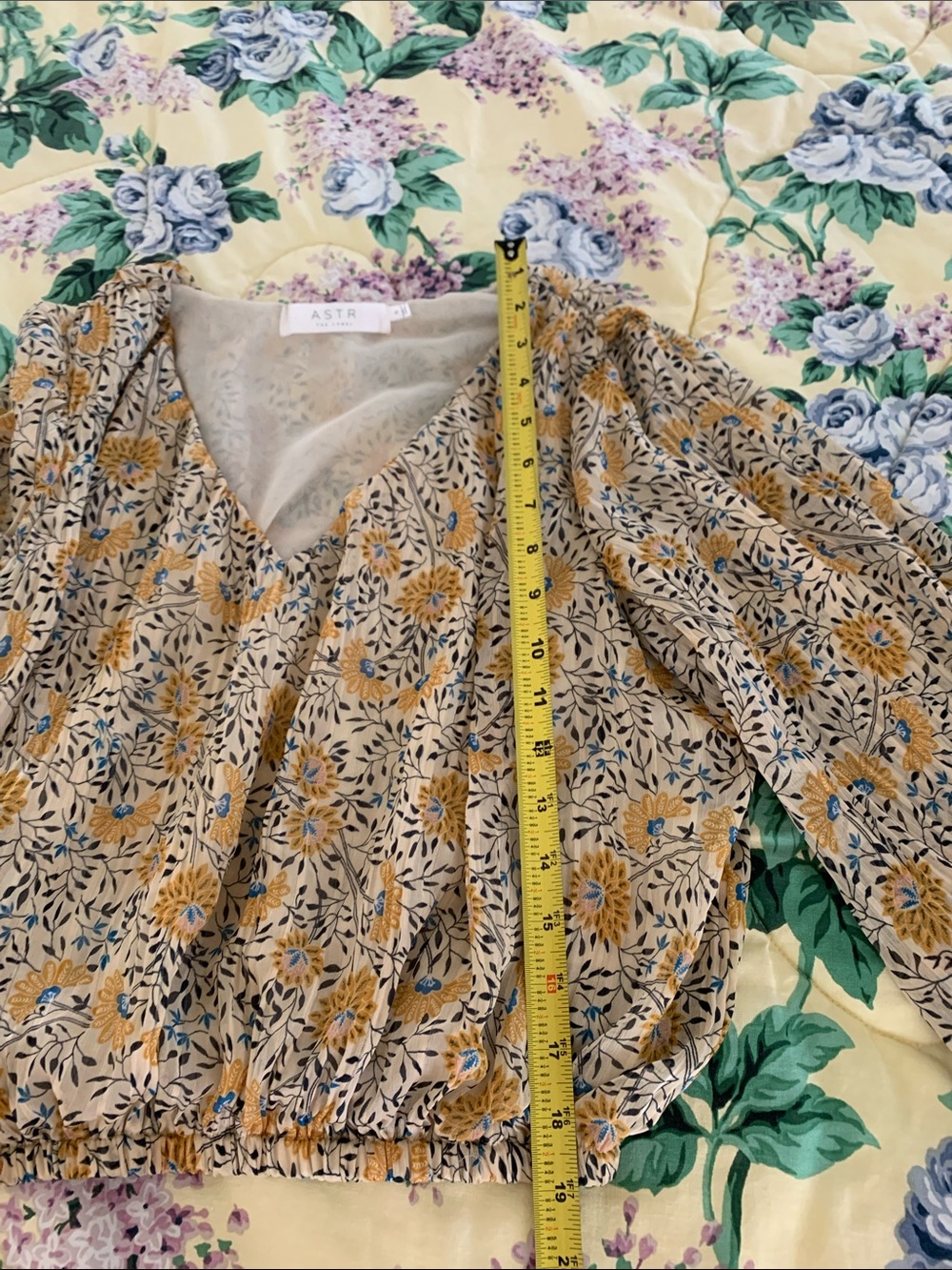 Astr Yellow Floral V-Neck Long Sleeve Crop Blouse - Picture 9 of 9